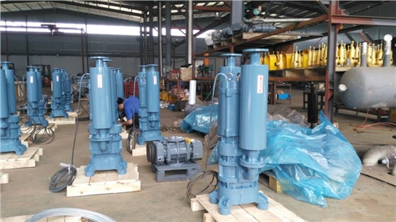 龍鐵沉水式羅茨鼓風(fēng)機(jī)生產(chǎn)場(chǎng)景