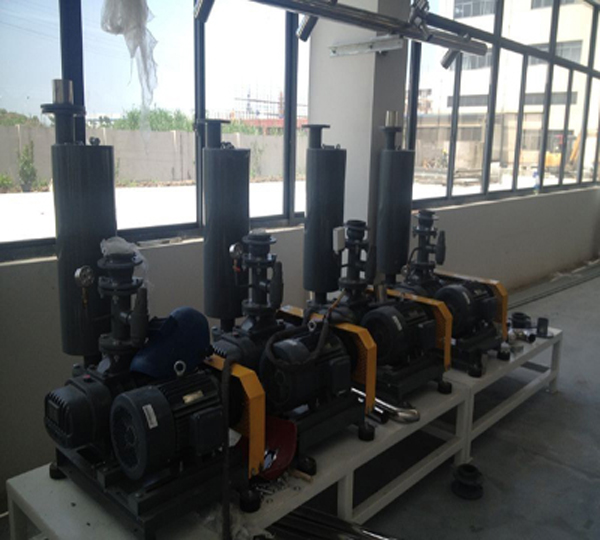 塑料機械上料.jpg 塑料機械上料.jpg