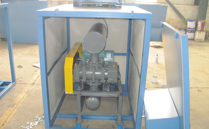 安裝了隔音罩的羅茨風(fēng)機